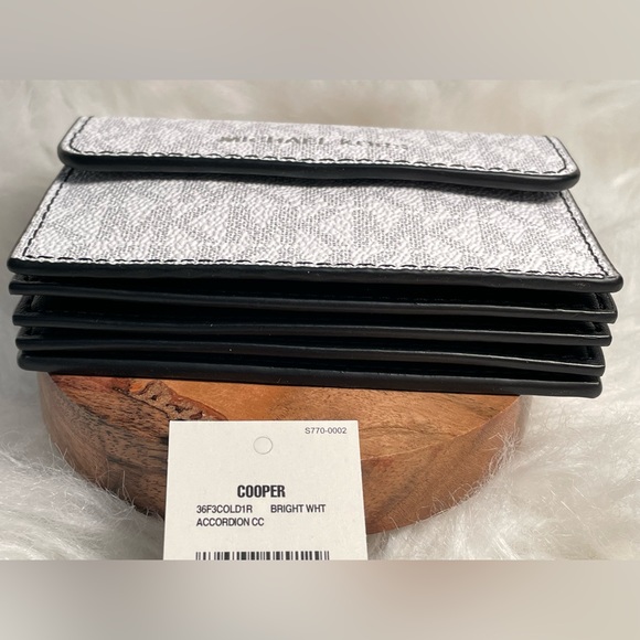 Michael Kors Cooper Logo Accordion Card Case White/Gray - Picture 4 of 6